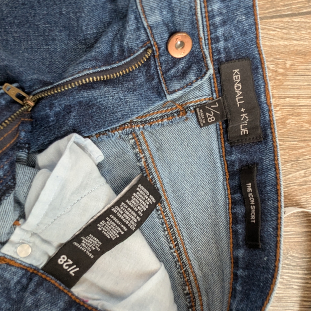 Kendall & Kylie Icon Shorts Denim Distressed Jean Shorts Size 7 28 Booty 3 In - Picture 10 of 10
